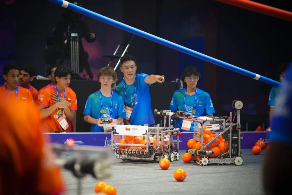 Сборная школьников Казахстана на Всемирной олимпиаде по робототехнике FIRST Global в Афинах