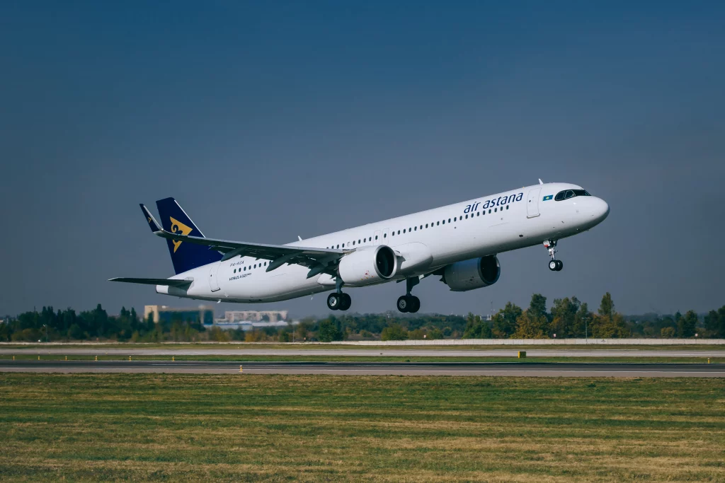 Интернет появится в самолётах Air Astana — через спутники Viasat или OneWeb
