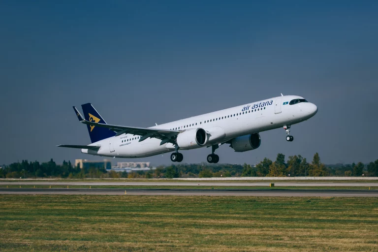 Интернет появится в самолётах Air Astana — через спутники Viasat или OneWeb