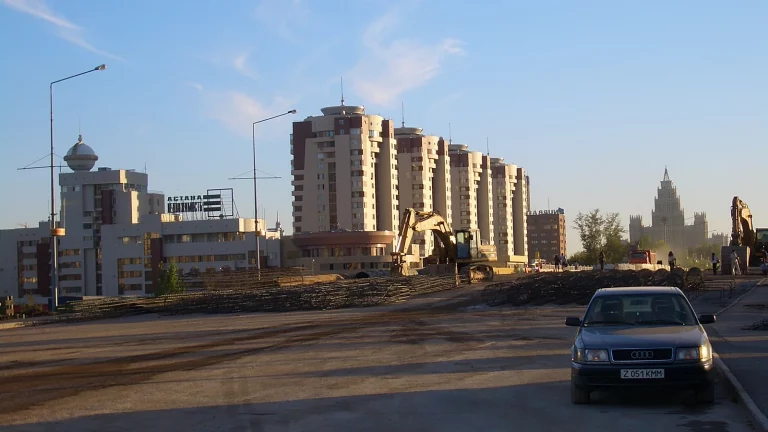 Современные жилые и коммерческие здания в Астане