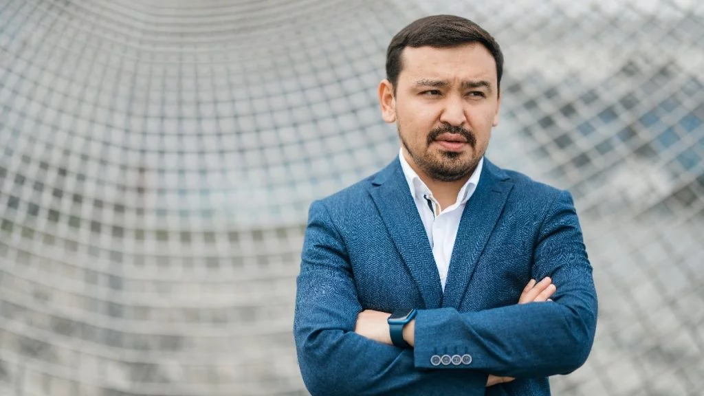 Основатель стартапа автоматизации продаж Flowsell Даурен Макенов на выставке Expo