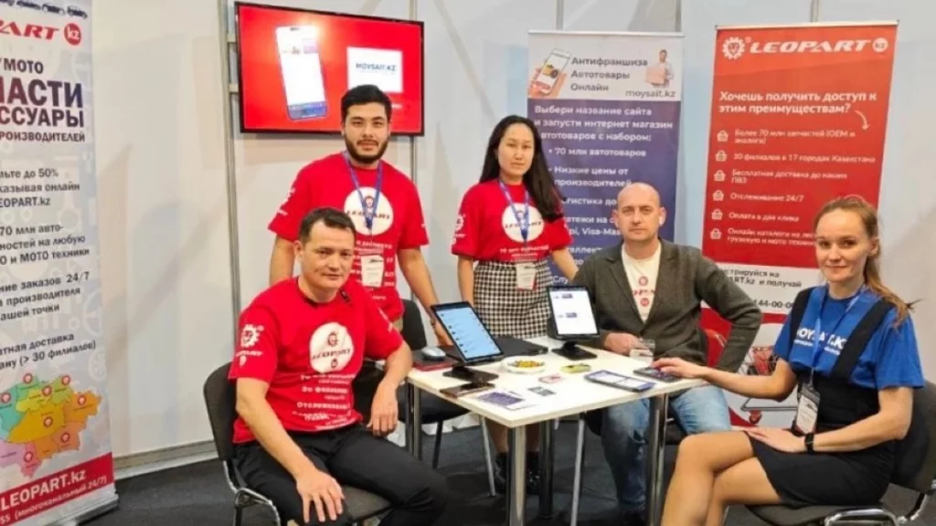 leo-parts-team-founders-expo-booth-wide
