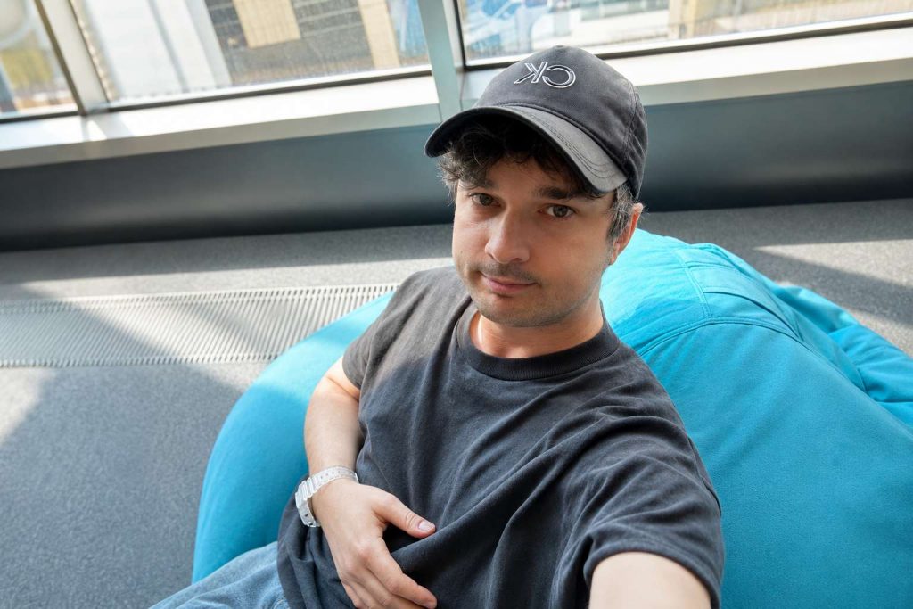 Работа Александра Карбышева — пример дизайна с применением AI-инструментов Работа Александра Карбышева — пример дизайна с применением AI-инструментов