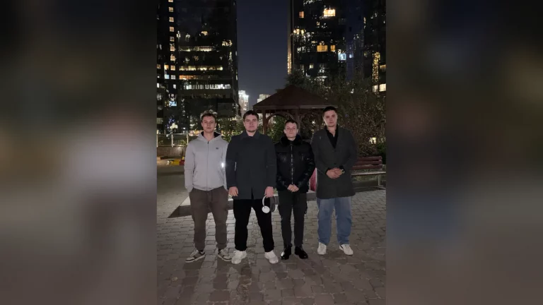 Алматылық NEX командасының топтық фотосы (команда ұсынған). Мұқабада мәтін жоқ.