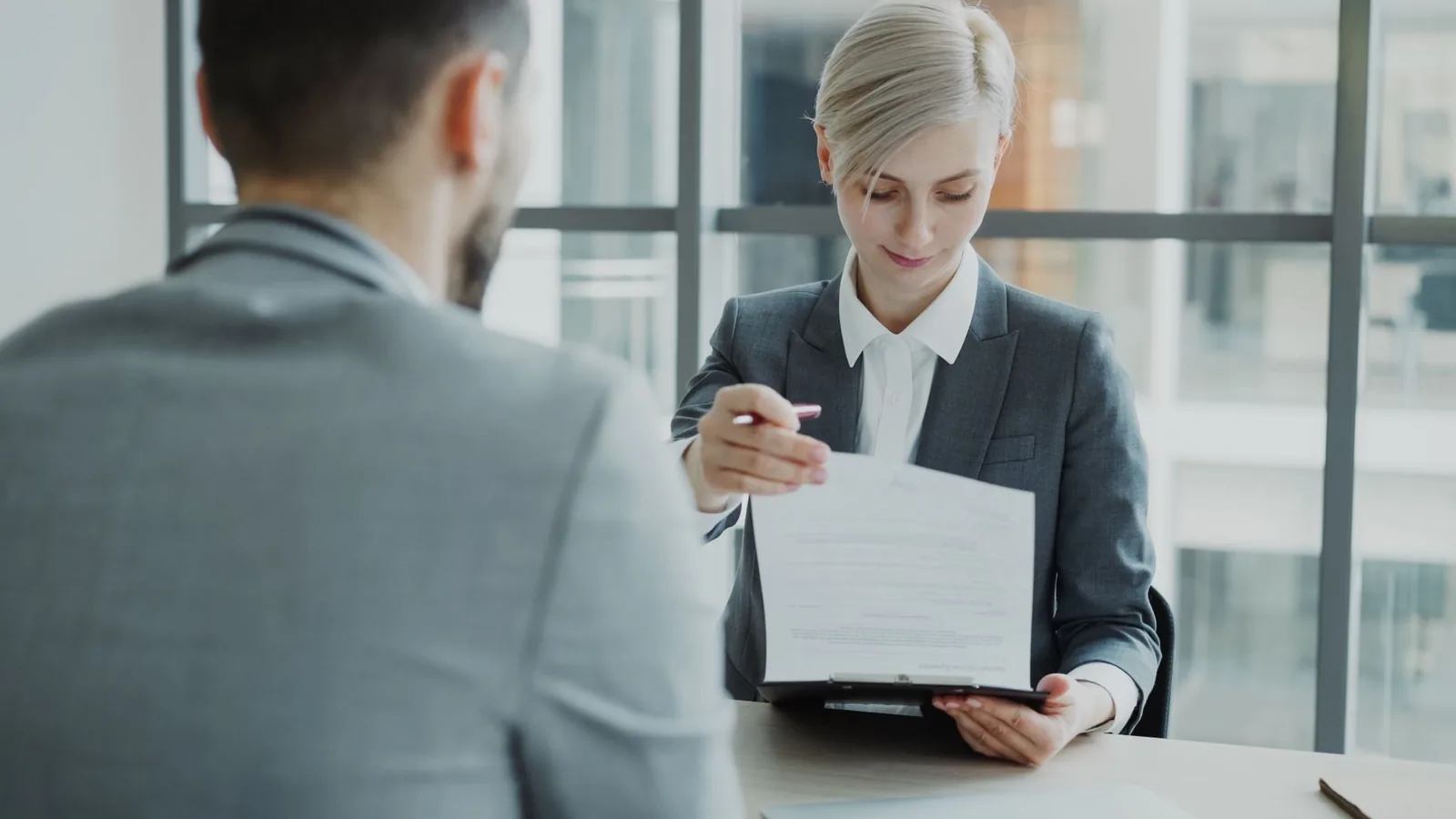 Иллюстрация к материалу об обязанностях работодателя в Казахстане