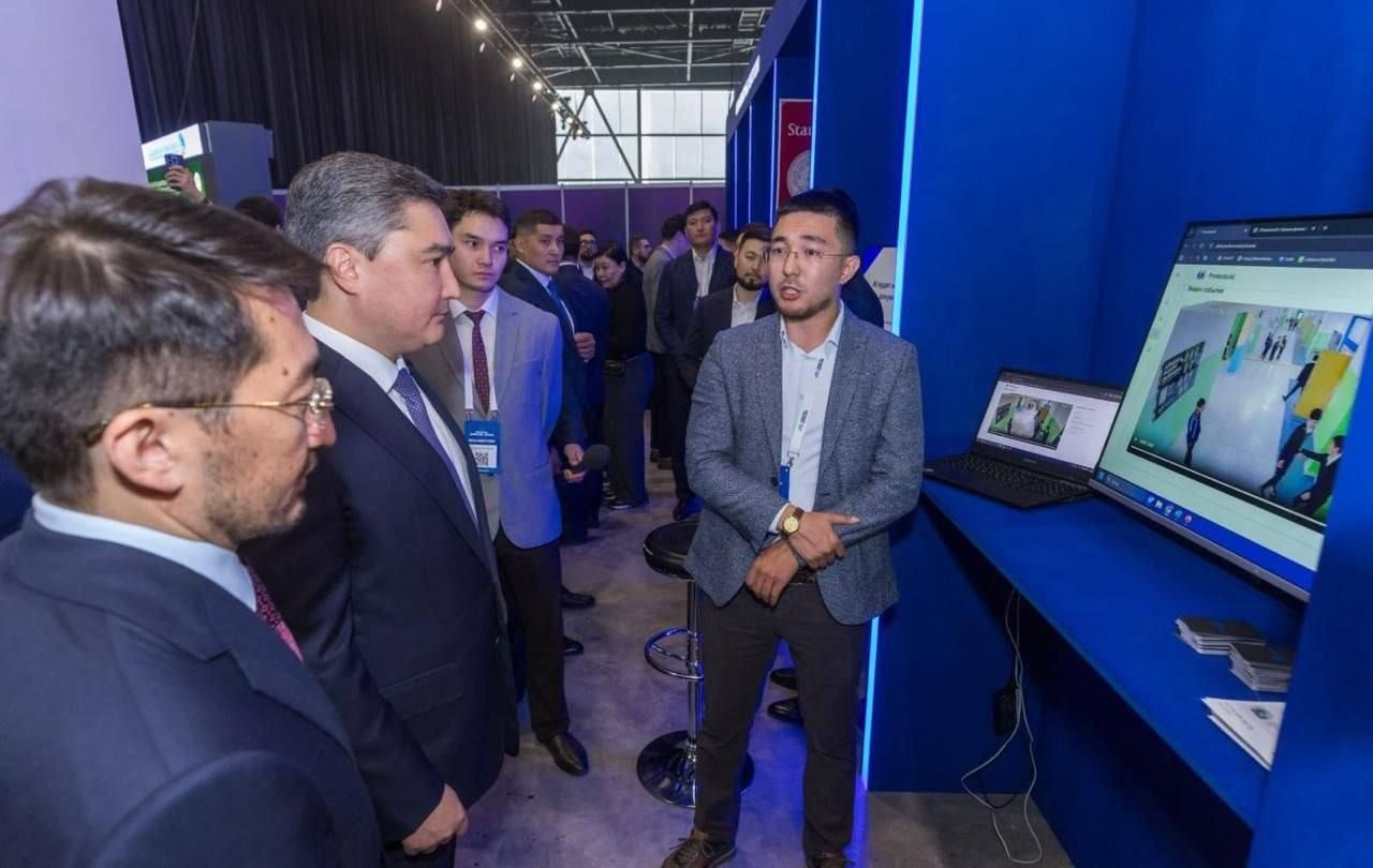Презентация платформы Protector AI на выставочном стенде