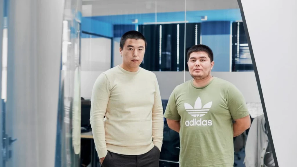 Основатели Qalan.kz Аскар Болат и Куаныш Набиев в офисе Astana Hub